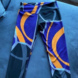 Women’s crop-length workout leggings